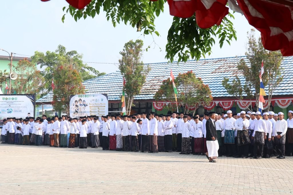 Upacara Hari Santri 2026 di Pondok Pesantren Azzikra Batulicin dengan tema Santri Menguatkan Negeri Menuju Indonesia Emas