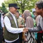 Gubernur Kalsel Kembali Berikan Bantuan Kepada 500 KK Terdampak Banjir di Kecamatan Sungai Tabuk