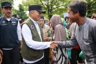 Gubernur Kalsel Kembali Berikan Bantuan Kepada 500 KK Terdampak Banjir di Kecamatan Sungai Tabuk