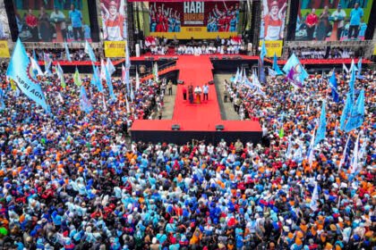 Presiden Prabowo Hadiri Peringatan Hari Buruh Internasional di Monas