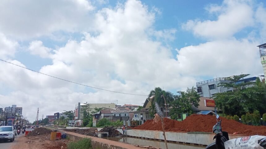 Tinjau Revitalisasi Sungai Veteran, DLH Kalsel Siap Mengawal Program Pembangunan Sesuai Prosedur