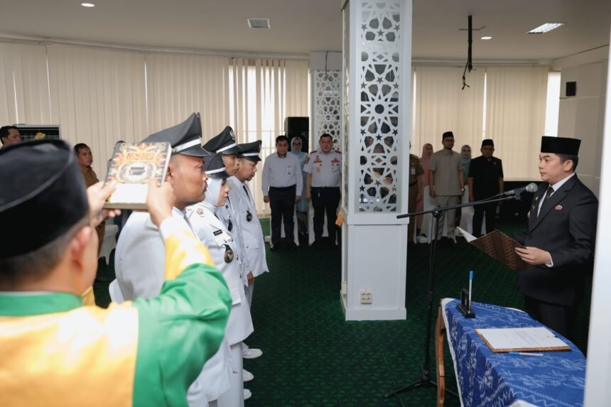 Bupati Tanah Bumbu Lantik Kepala Desa Antar Waktu: Ingatkan Pemimpin tidak akan lepas dari fitnah, adu domba dan pengkhianatan