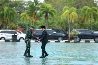 Bupati Andi Rudi Latif Pimpin Harkitnas dan HUT Proklamasi Pemerintahan ALRI Divisi 4 : Semangat Kebangkitan Nasional Tak Padam Meski Diguyur Hujan