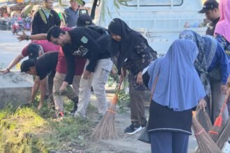 Aksi Bersih di Jalan Kodeco: Pemkab Tanah Bumbu Wujudkan Lingkungan Sehat dan Nyaman