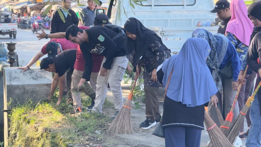 Aksi Bersih di Jalan Kodeco: Pemkab Tanah Bumbu Wujudkan Lingkungan Sehat dan Nyaman