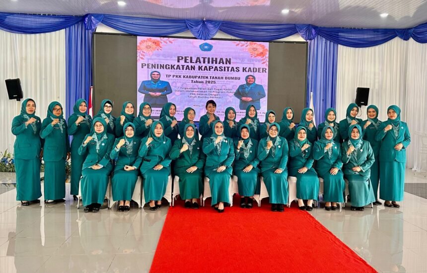 Ketua TP PKK Tanbu Buka Rakon dan Pelatihan Peningkatan Kapasitas Kader