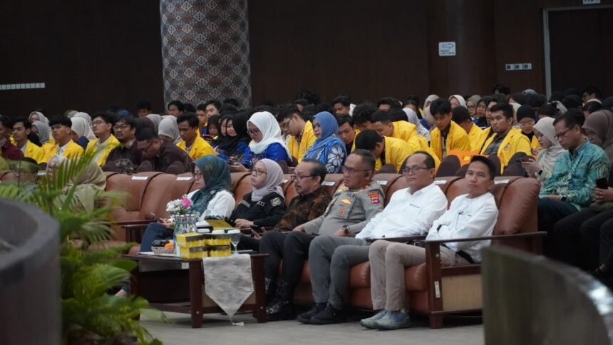 Kunker KLH ke Kalsel, Perkuat Komitmen Penanggulangan Polusi Plastik dan Pelestarian Ekosistem Mangrove