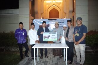 Bupati Andi Rudi Latif Salurkan Sapi Kurban Bantuan Presiden RI Prabowo Subianto
