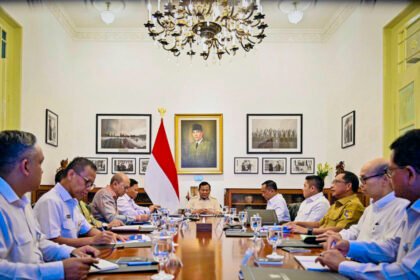 Presiden Prabowo Pimpin Rapat Terbatas Pembentukan Tanggul Laut di Pulau Jawa