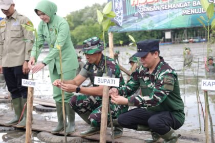 Peringati HUT Ke-67 Kodam VI/Mulawarman, Tanam Mangrove di Kawasan Pesisir Tanah Bumbu