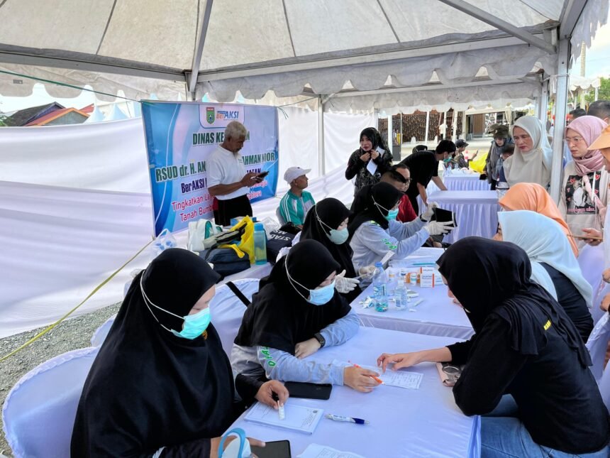 Gerakan Aksi Serentak Tanah Bumbu: Pelayanan Publik dan UMKM di Depan Masjid Al-Falah