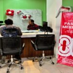 Petugas Imigrasi Batulicin melayani pemohon asal Kabupaten Kotabaru penerbitan paspor