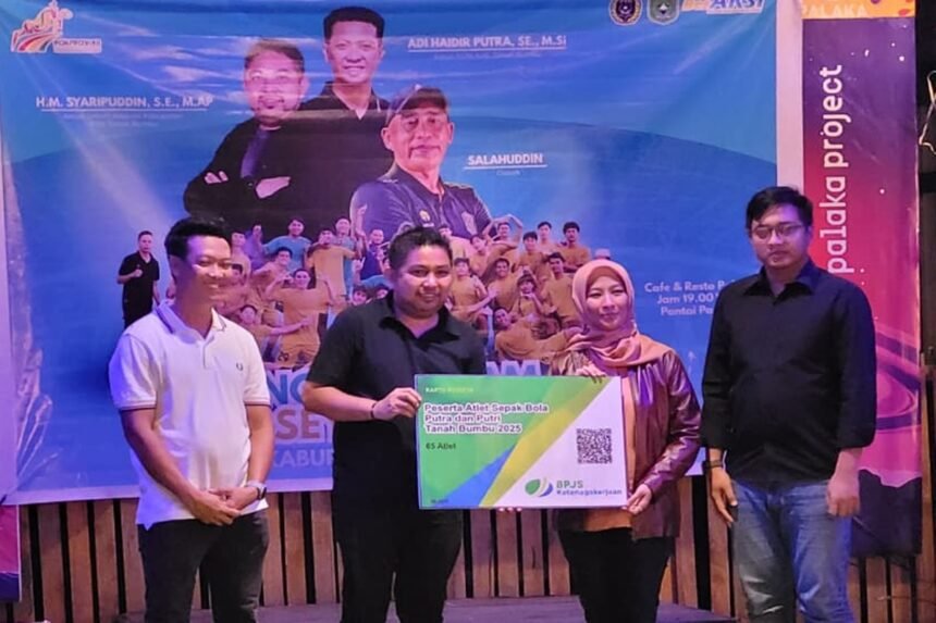 Atlet Sepak Bola Tanah Bumbu Terlindungi Program Jaminan Sosial Ketenagakerjaan