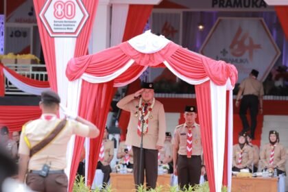 Kolaborasi untuk Membangun Ketahanan Bangsa, Ketua Mabida Pramuka Kalsel H. Muhidin Pimpin Apel Besar Hari Pramuka ke-64 di Tabalong