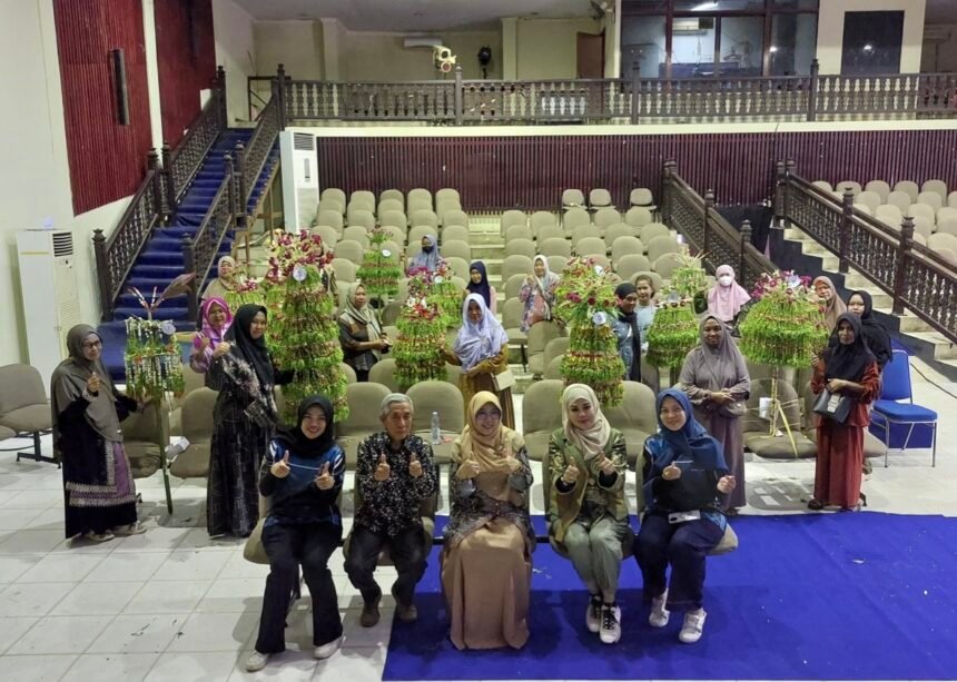 Helmawati Juarai Lomba Payung Kembang Disdikbud Kalsel 2025, Angkat Tradisi Banua