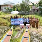 Komitmen Lestarikan Lingkungan, Gubernur Kalsel Serahkan Dua Unit Perahu Bermotor Ke Pokmaswas Balimau