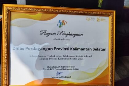 Dinas Perdagangan Kalsel Raih Penghargaan Instansi Terbaik Statistik Sektoral dari BPS