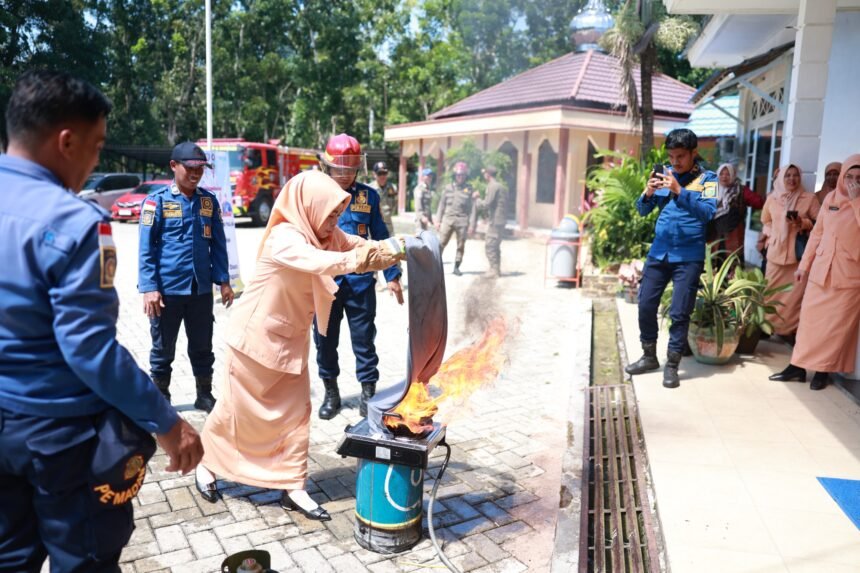 Pertemuan Rutin DWP Tanah Bumbu Diwarnai Edukasi Pencegahan Kebakaran