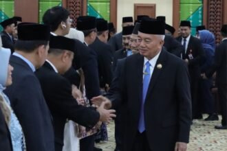 Lantik 11 Pejabat Baru, Gubernur H. Muhidin Tekankan Kinerja dan Profesionalisme