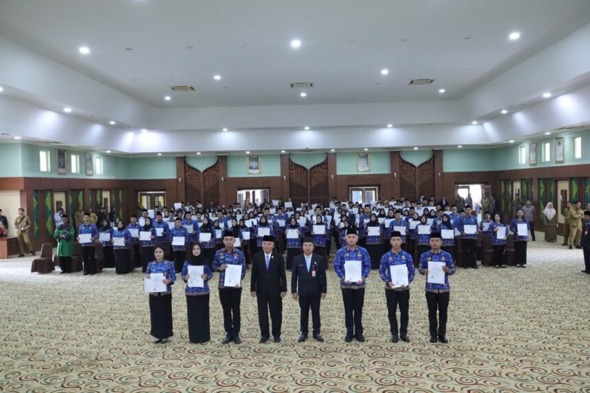 Gubernur Kalsel Lantik 164 PPPK dan Serahkan SK CPNS Lulusan IPDN