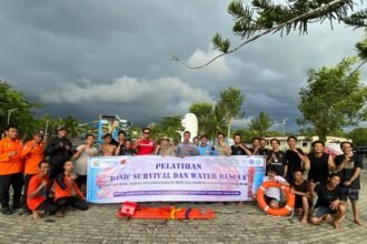 BPBD Tanah Bumbu Bekali Pekerja Proyek Jembatan dengan Edukasi Manajemen Risiko dan Kesiapsiagaan di Area Laut