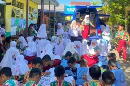 Anak-Anak SDN Pekapuran 5 Antusias Sambut Mobil Pustaka Keliling Dispersip Kalsel