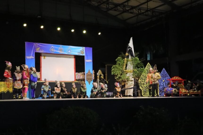 Kolaborasi Wayang Gung dan Wayang Banjar Meriahkan Hari Wayang Nasional di Taman Budaya Kalsel