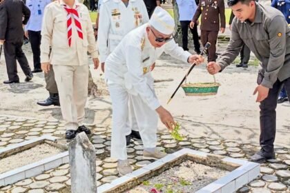 Pemprov Kalsel Peringati Hari Pahlawan, Kunjungi Taman Makan Pahlawan Bumi Kencana