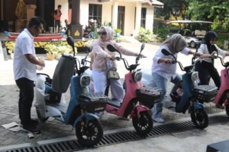 Pemprov Kalsel Serahkan 10 Sepeda Listrik dan 1 Mobil Buggy untuk Perkuat Layanan Anjungan Kalsel di TMII
