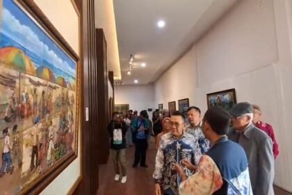 Misbach Tamrin Pamerkan Perjalanan Hidup 84 Tahun Lewat 21 Karya Lukisan