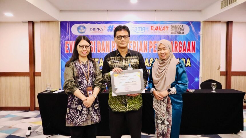 Kebun Raya Banua Raih Penghargaan Pengutamaan Bahasa Negara dari Balai Bahasa Kalsel