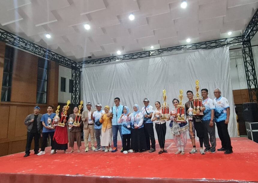 PGRI Kalsel Raih Medali Emas Pertama di PORSENIJARNAS 2025 Lewat Tari Tunggal