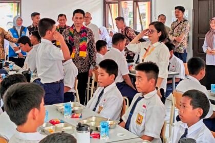 Wamendagri dan Wagub Kalsel Kunjungi Sekolah Rakyat Menengah Pertama 20 Banjarbaru, Pantau Kondisi Asrama dan Ruang Kelas