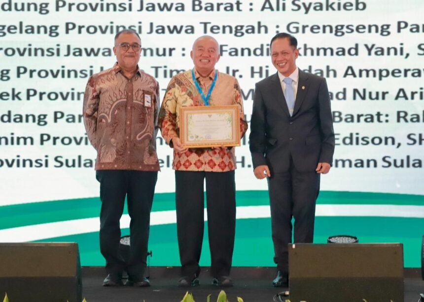 Gubernur Kalsel Raih Penghargaan Pembina Program Kampung Iklim Tahun 2025