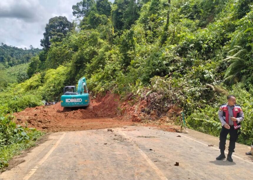 PUPR Kalsel Gerak Cepat Tangani Longsor yang Timbun Jalan Alternatif Banjarbaru–Batulicin