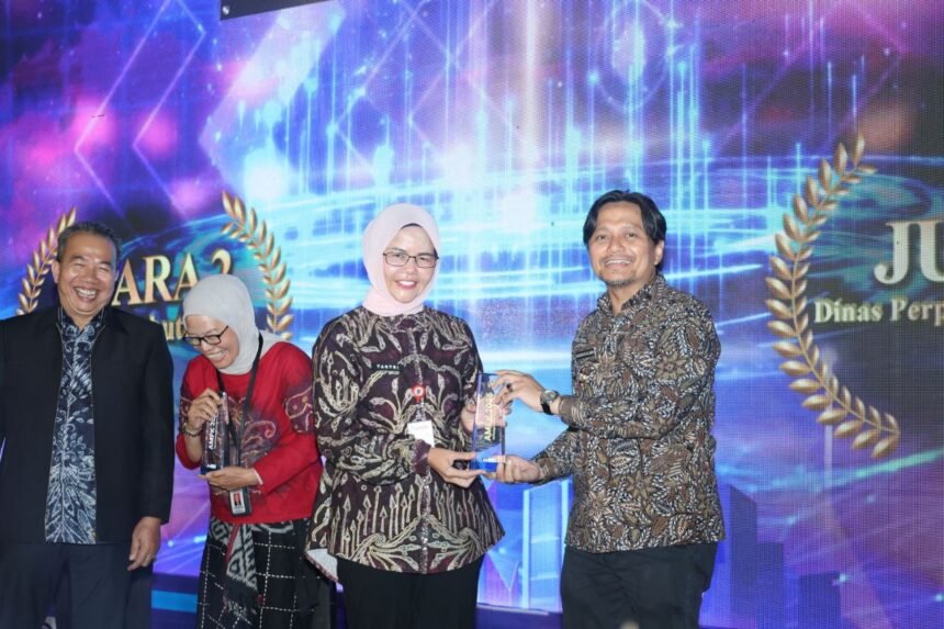 Raih Dua Penghargaan, Disdikbud Kalsel Perkuat Peran Humas dan Respons Aduan