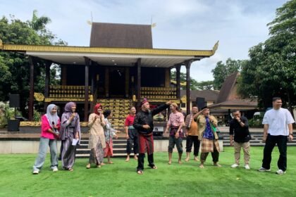 Disdikbud Kalsel Kenalkan Japin Carita sebagai Warisan Budaya Takbenda