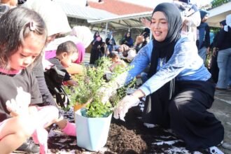 Peringati Hari Ibu Tahun 2025, PAUD Citra Indonesia Lakukan Kegiatan Menanam Bunga Bersama Ibu