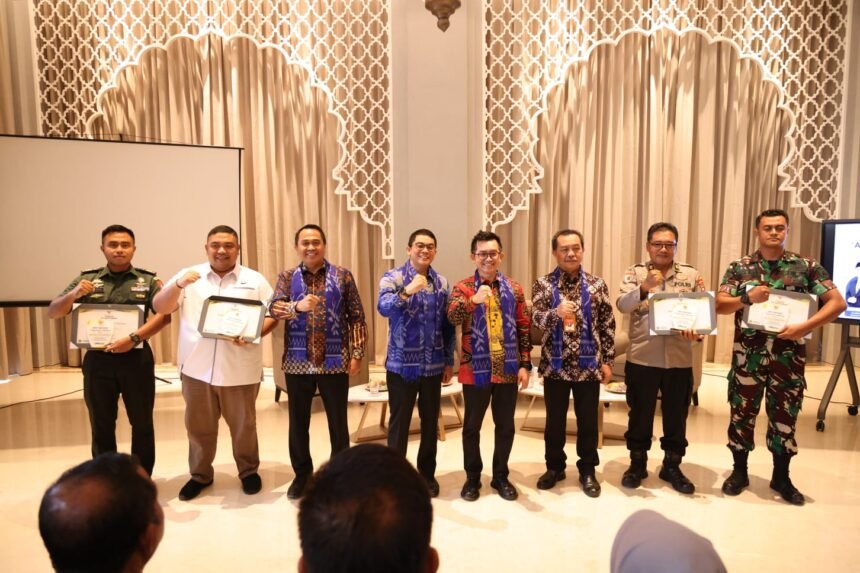 Bupati Andi Rudi Latif Anugerahkan Tanah Bumbu Inovatian Award 2025 dan Buka Bimtek Inovasi Daerah