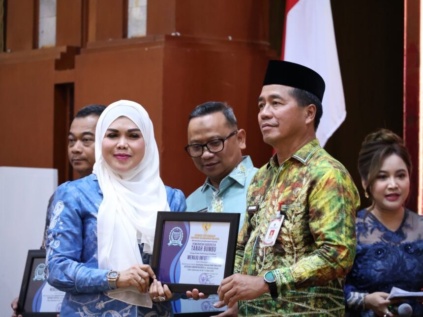 Anugerah Keterbukaan Informasi Publik 2025, Pemkab Tanah Bumbu Raih Predikat Menuju Informatif