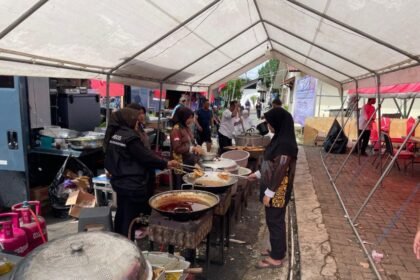 Dinsos Kalsel Bagikan 1.000 Porsi Nasi Samin pada Momen 5 Rajab di posko Budi Sejahtera