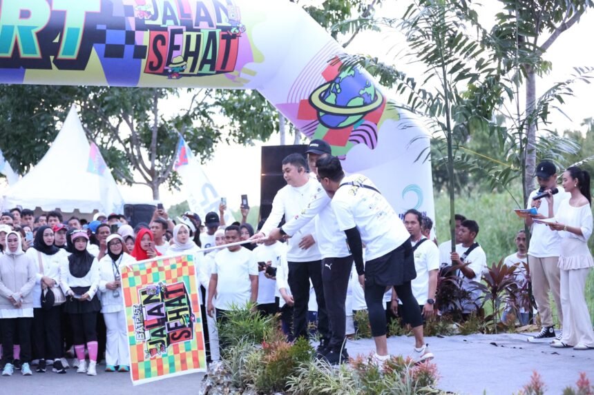Bupati Andi Rudi Latif Lepas Peserta Jalan Santai Batfest 2025