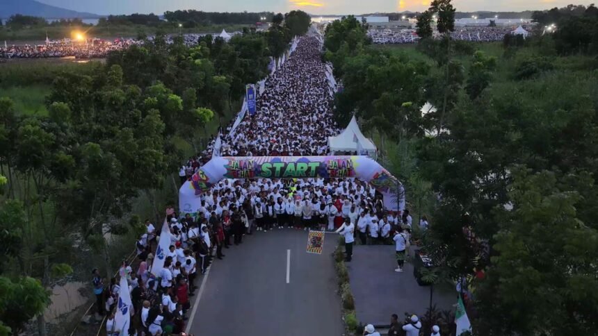 Lautan Putih di Batfest 2025: Andi Irmayani Ikuti Jalan Sehat Bersama 30 Ribu Peserta
