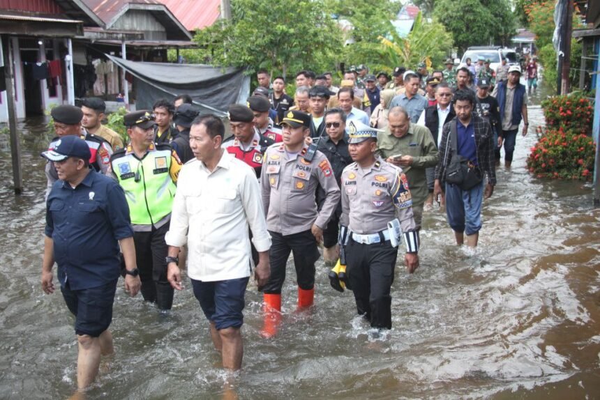 Menteri Lingkungan Hidup Tinjau Banjir Bincau, Tegaskan Audit Lingkungan dan Penertiban Usaha di Hulu DAS