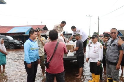 Pemprov Kalsel Salurkan Bantuan Bagi Warga Terdampak Banjir di Kurau