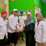 Tinjau Banjir Desa Penggalaman, Pemprov Kalsel Turun Tangan Salurkan 2 Ton Beras