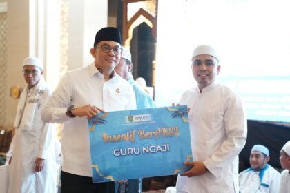 Doa Bersama Sambut Tahun Baru 2026, Bupati Andi Rudi Latif Launching Beasiswa BerAksi dan Salurkan Insentif Guru Ponpes, Guru Ngaji serta Majelis Taklim