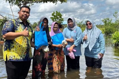 Perhatian Gubernur Kalsel, RSGM Gusti Hasan Aman Bantu Warga Terdampak Banjir di Sungai Tabuk