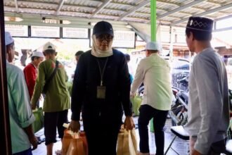 Turun Langsung ke Lokasi Banjir, PUPR Kalsel Salurkan 368 Paket Sembako bagi Warga Kelampaian Ulu