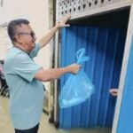 Disdag Kalsel Kembali Salurkan Bantuan Ke Warga Terdampak Banjir di Desa Mekar